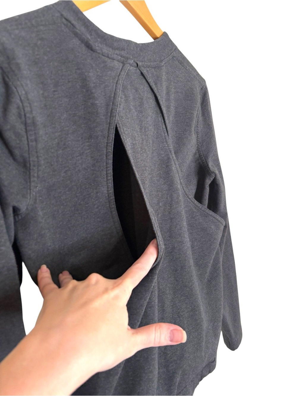 Lululemon tee dark gray long sleeve heavyweight vented back zip pocket size 6 - Picture 5 of 8